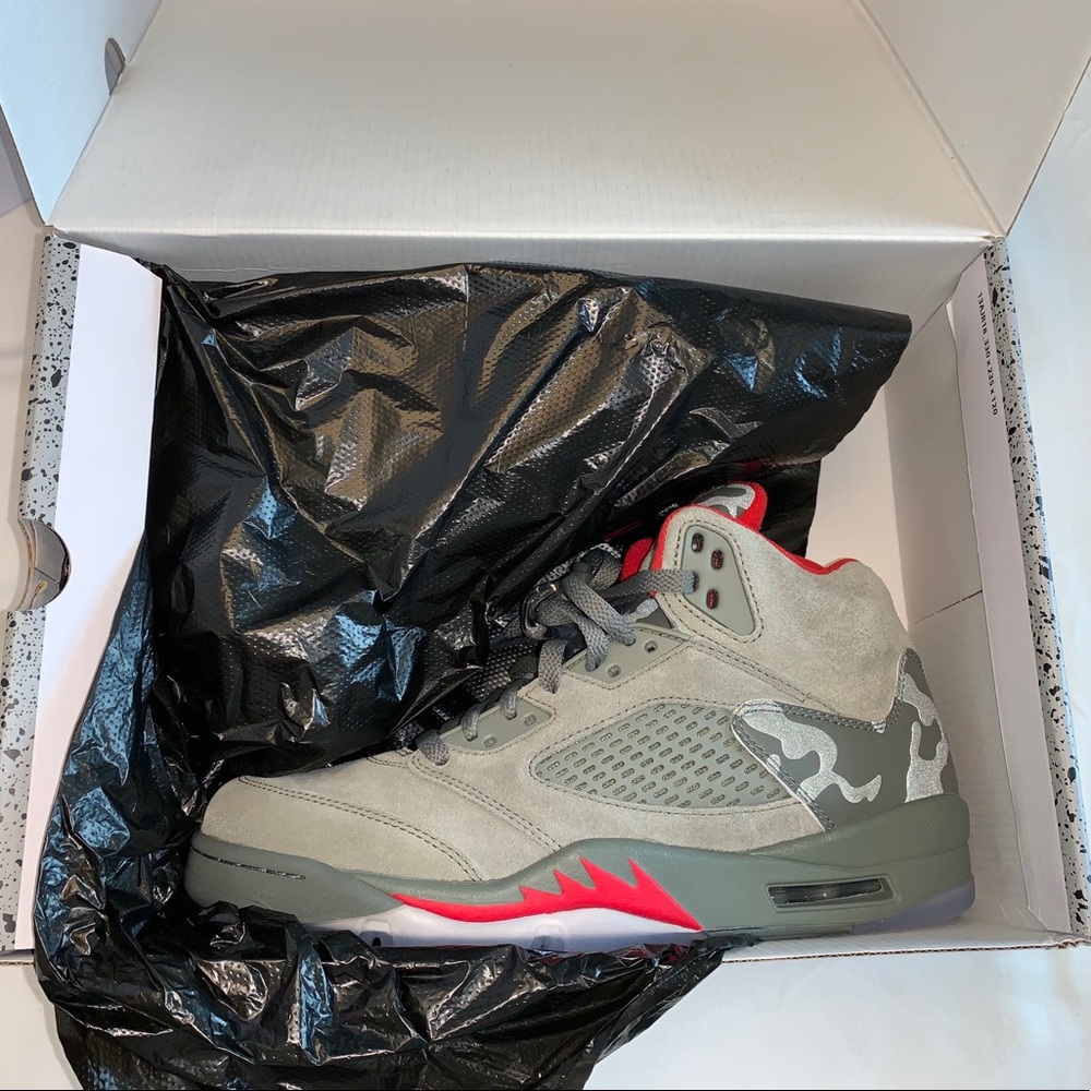 [SOLD] NWT Jordan 5 Retro P51 Camo. - Picture 2 of 6